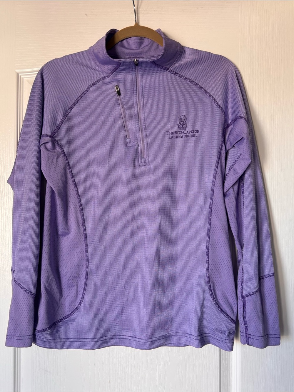 The Ritz-Carlton Straight Down Performance Women’s L Golf Athletic Top 1/4 zip